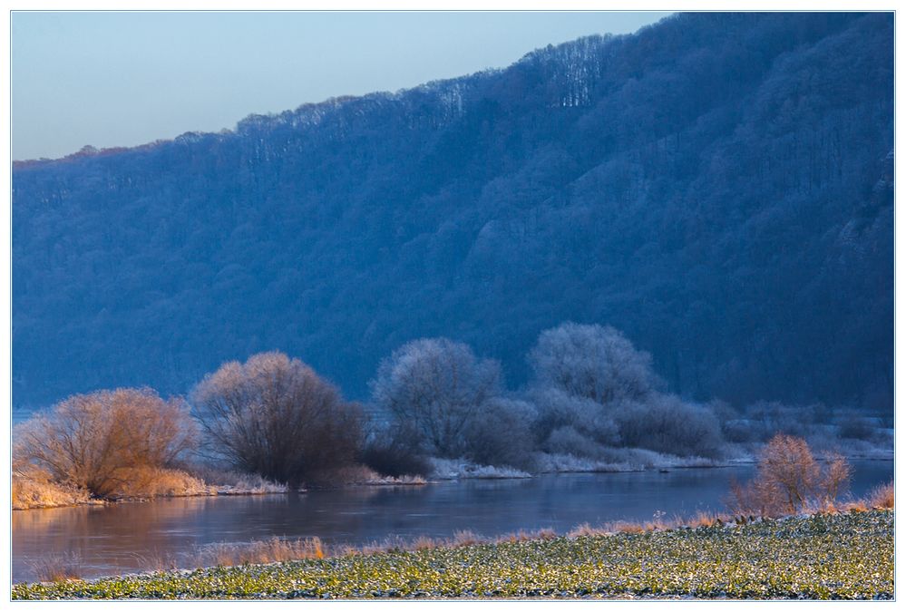 Lichtorange und schattenblau... (Winter-Impression an der Weser...)