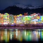 Lichtprojektionen in Innsbruck mit Bergpanorama