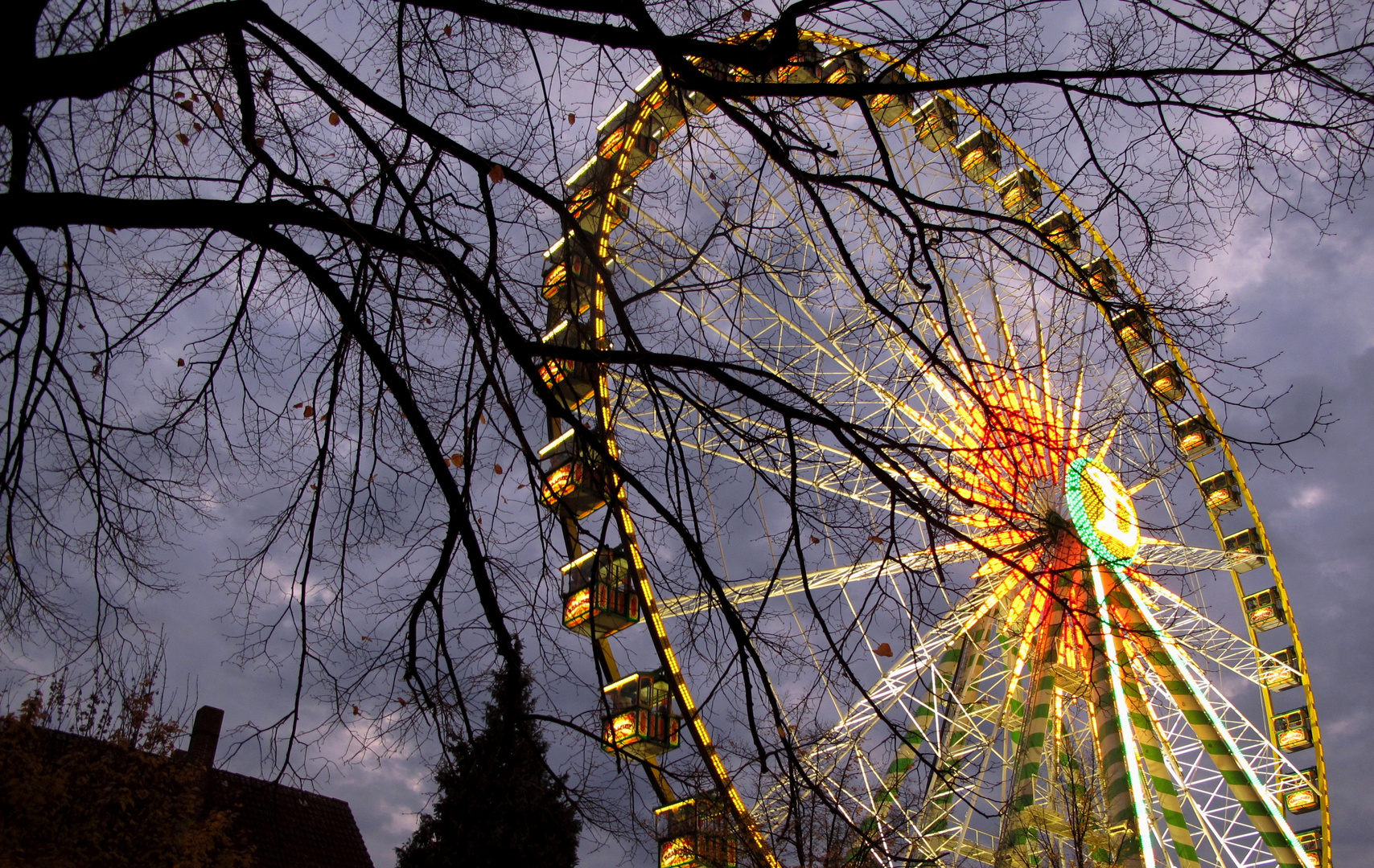 Lichtrad am Abendhimmel