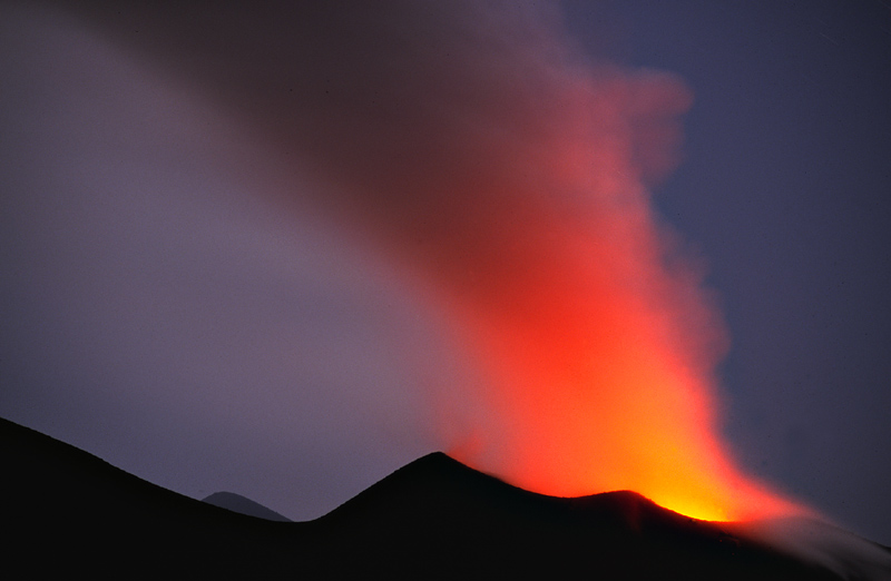 Lichtschauspiel am Vulkan Stromboli