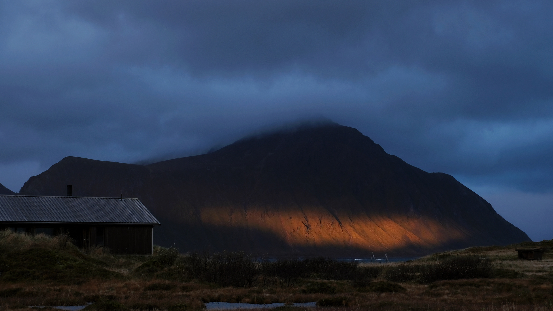 Lichtschimmer - Restlicht auf den Lofoten 