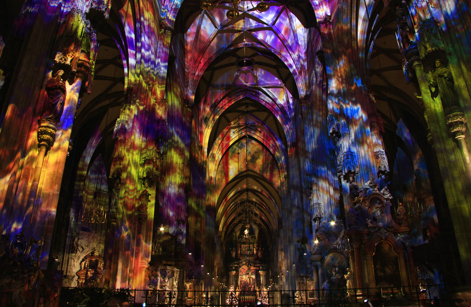 Lichtshow im Wiener Stephansdom