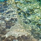 Lichtspiegelung im Wasser der Verzasca