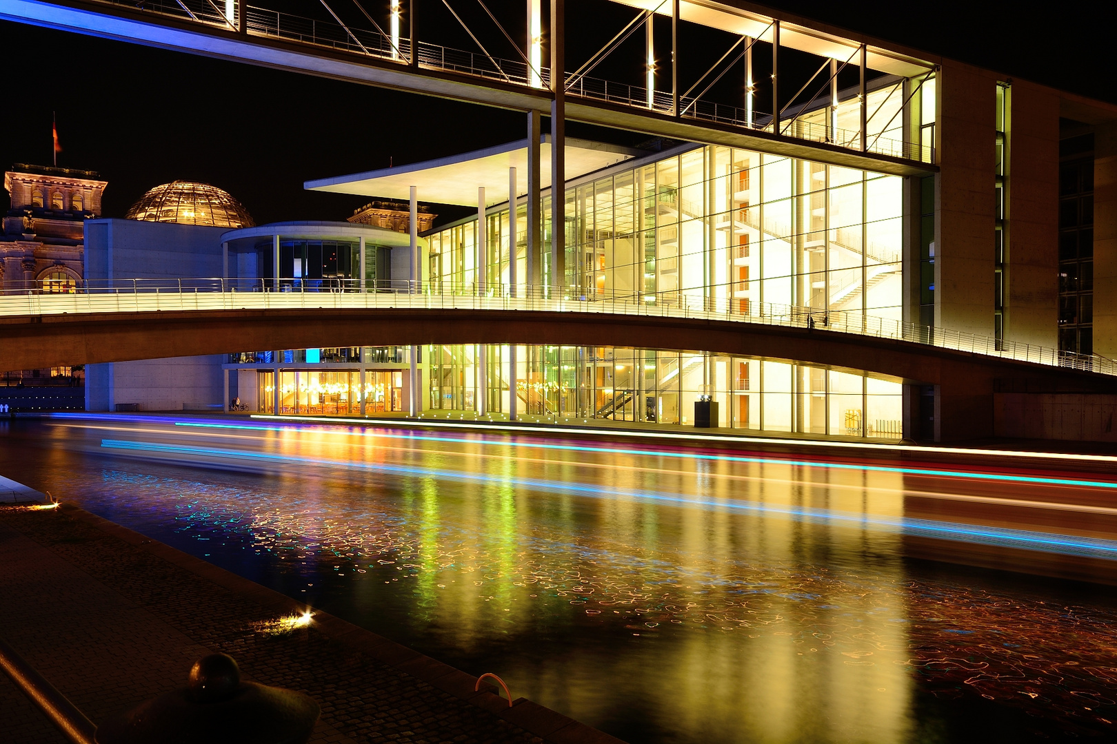 Lichtspiel am Reichstagsufer