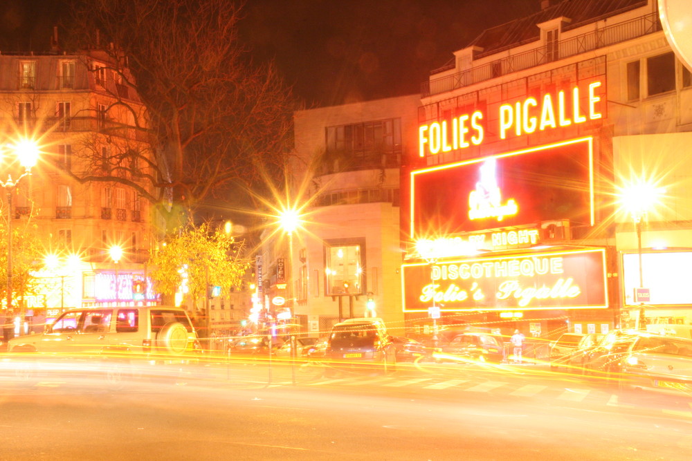 Lichtspiel beim Moulin Rouge