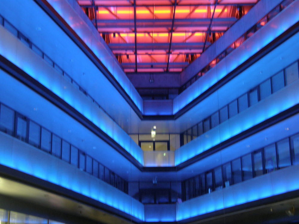 Lichtspiel im Bahnhof Zug von Bruno Fink 