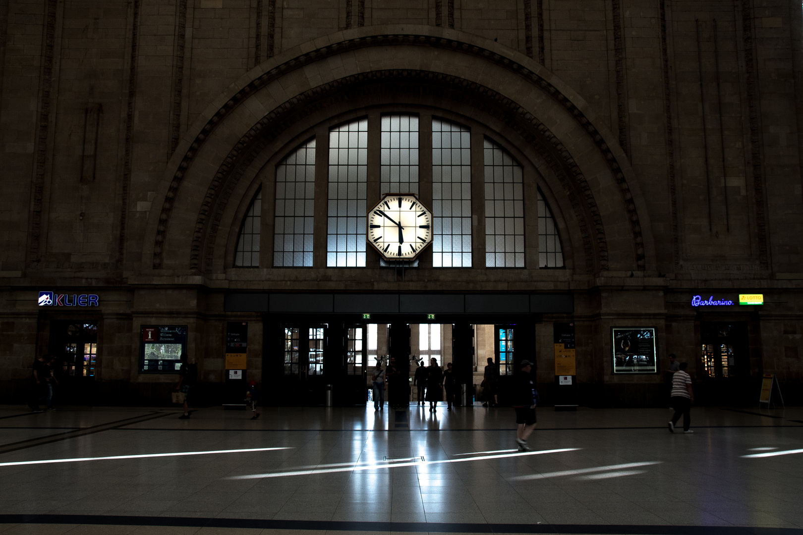 Lichtspiel im Leipziger Bahnhof