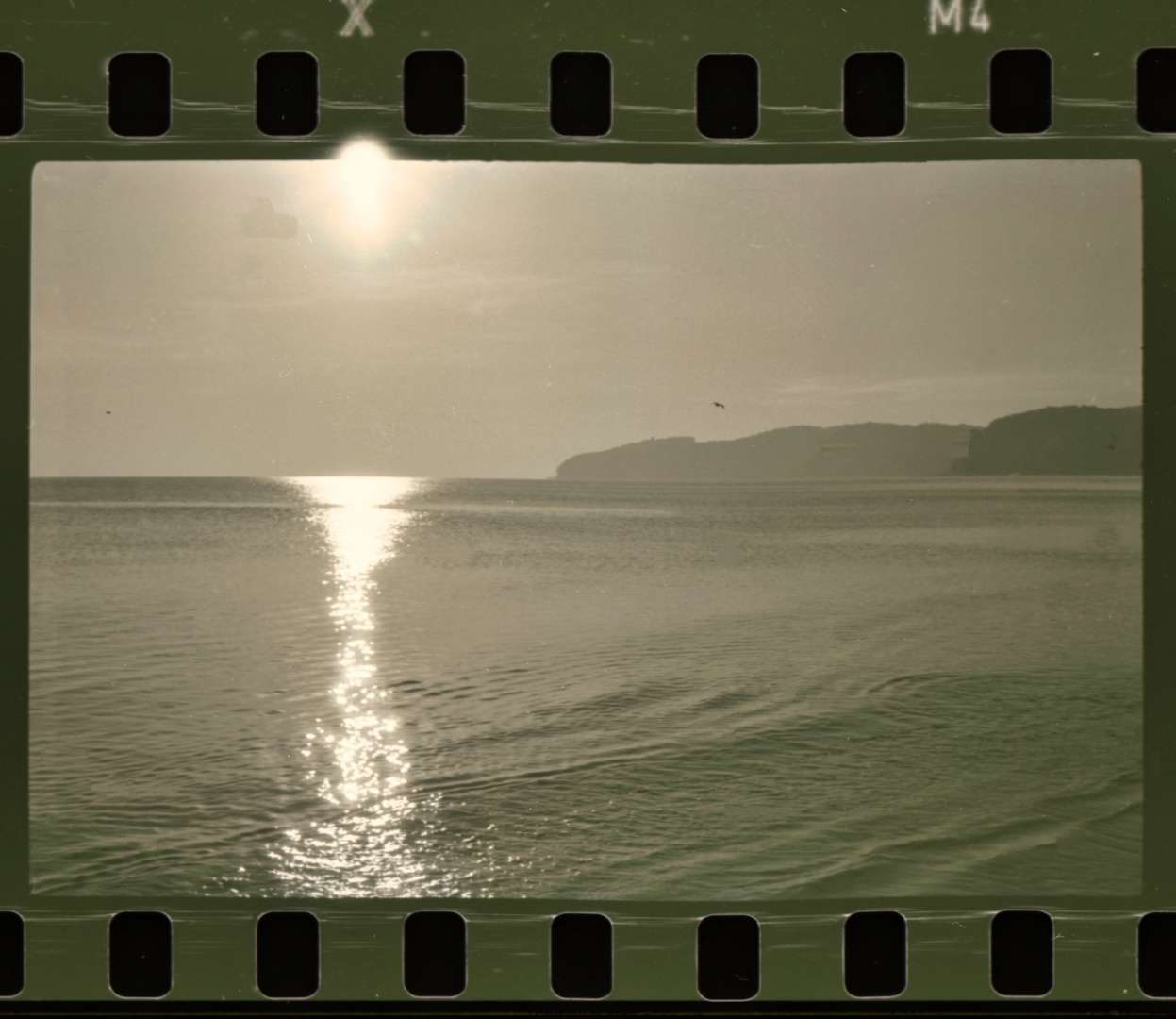 Lichtspiele am Badestrand (Binz/Rügen) – (c) Hansjörg Henckel (1980er)