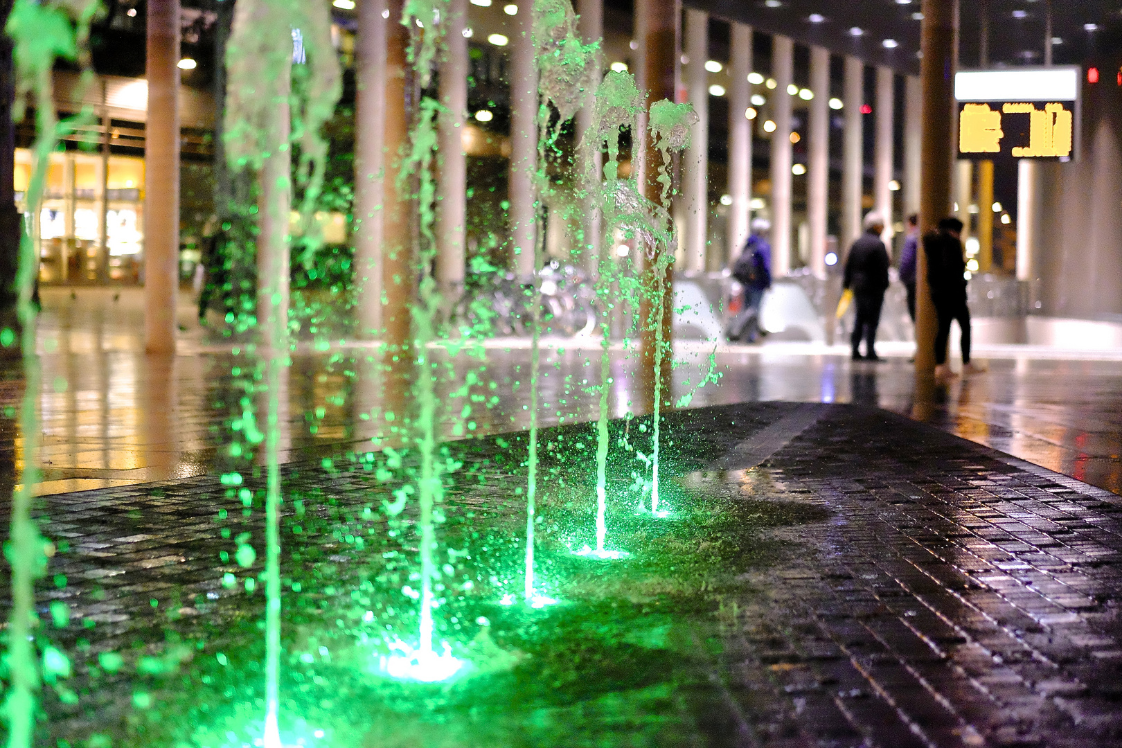 Lichtspiele am Brunnen Nachts