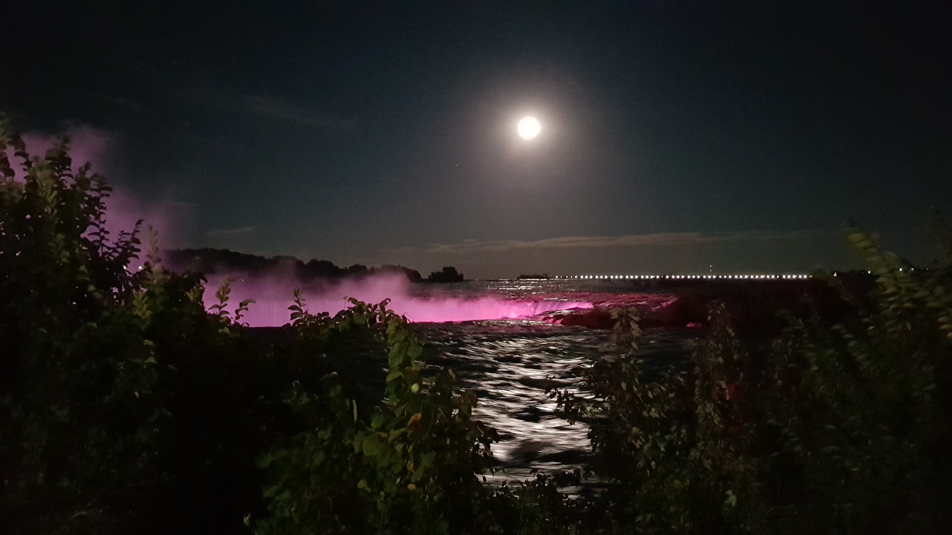 Lichtspiele an den Niagara Fällen