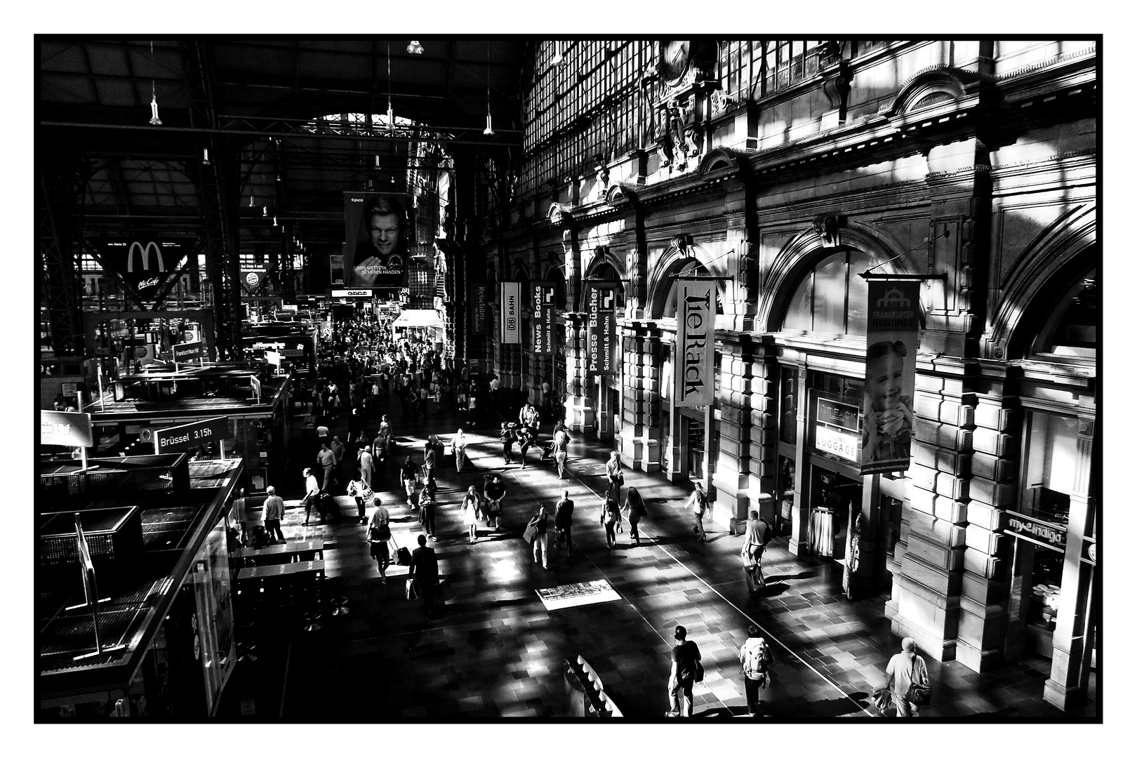 Lichtspiele im Frankfurter Bahnhof