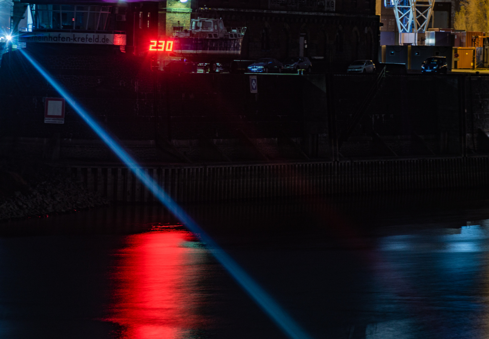 Lichtspiele im Krefelder Rheinhafen