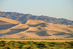 Lichtspiele in den Dünen der Gobi Wüste