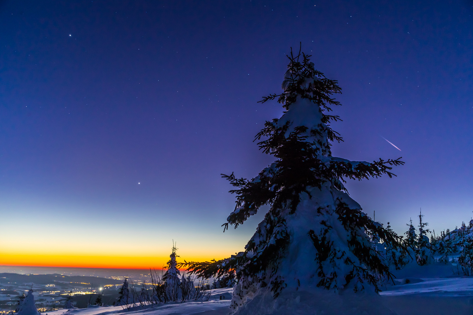 Lichtspur am Himmel