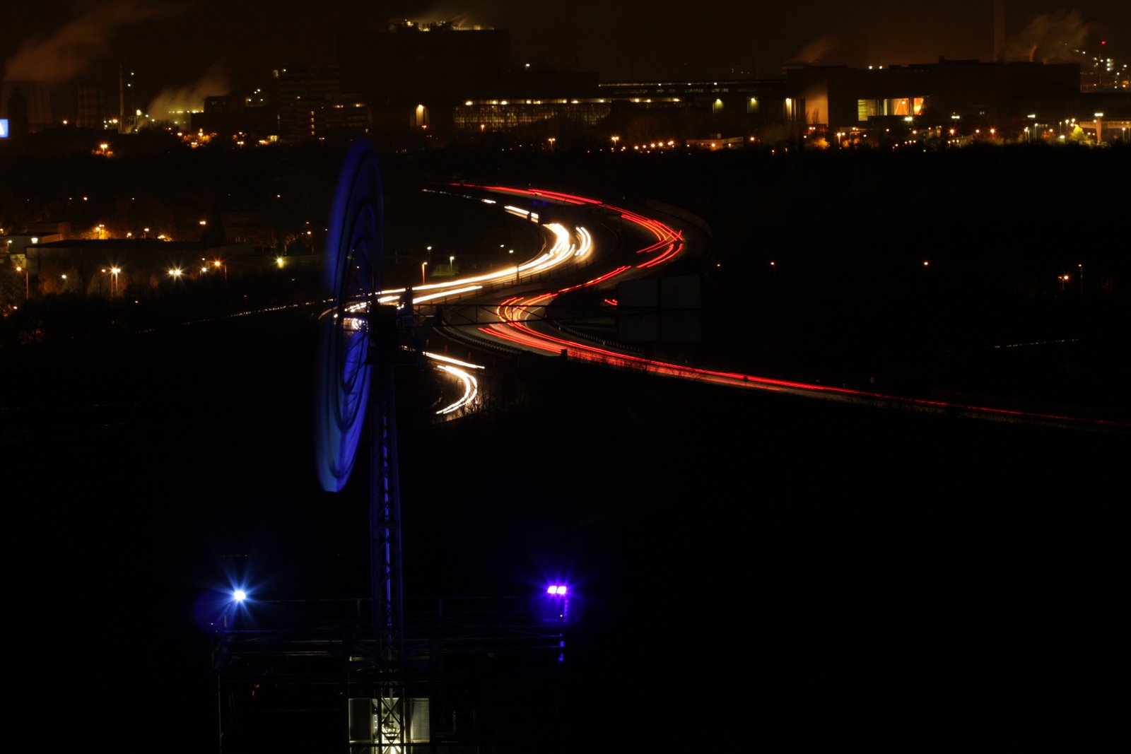 Lichtspur durchs Ruhrgebiet....