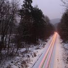 Lichtspur im Winterwald