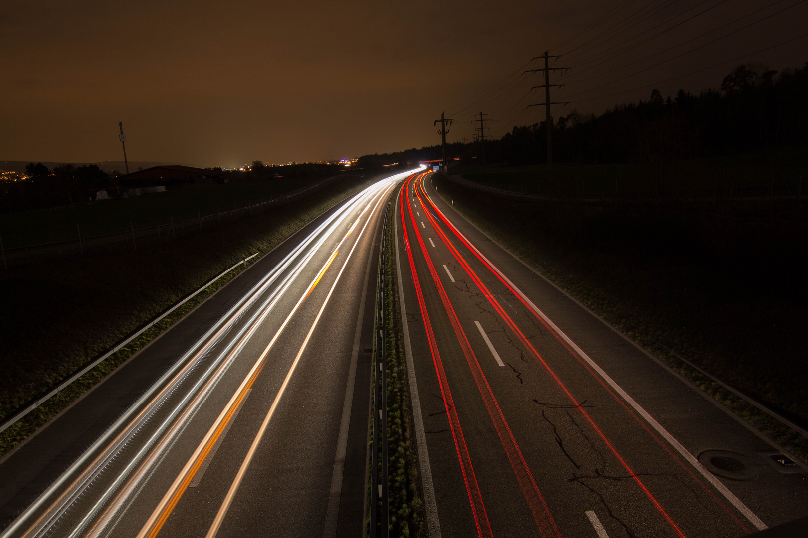 Lichtspuraufnahm Autobahn