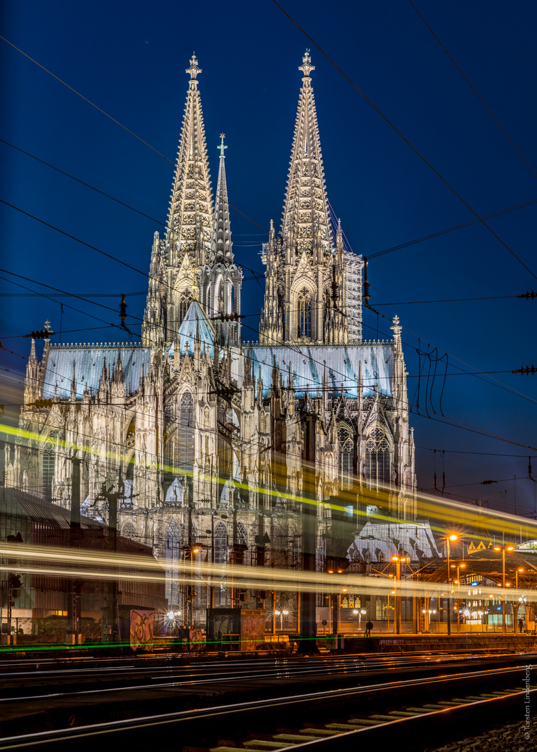 Lichtspuren am Dom 2