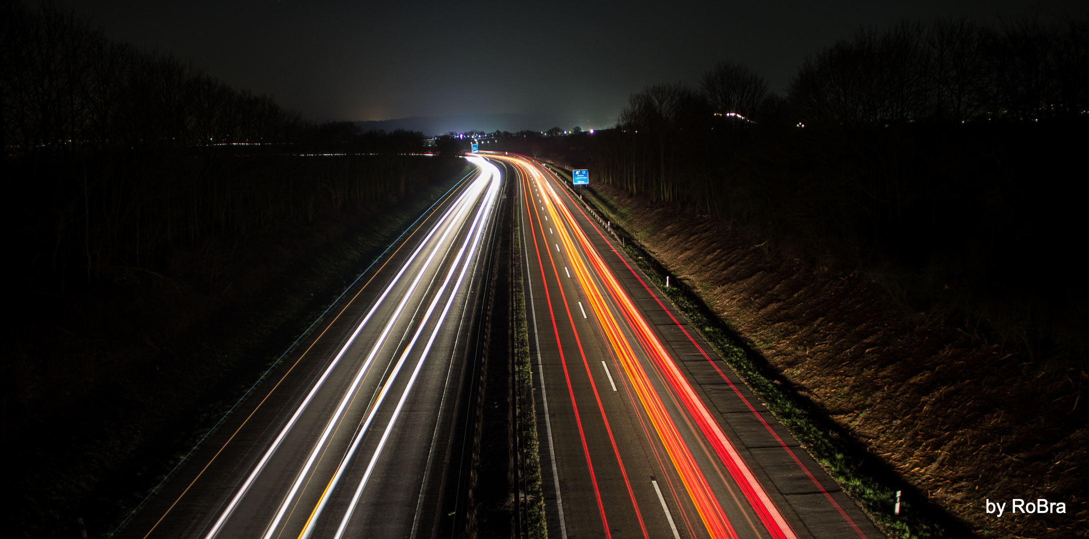 Lichtspuren auf der Autobahn