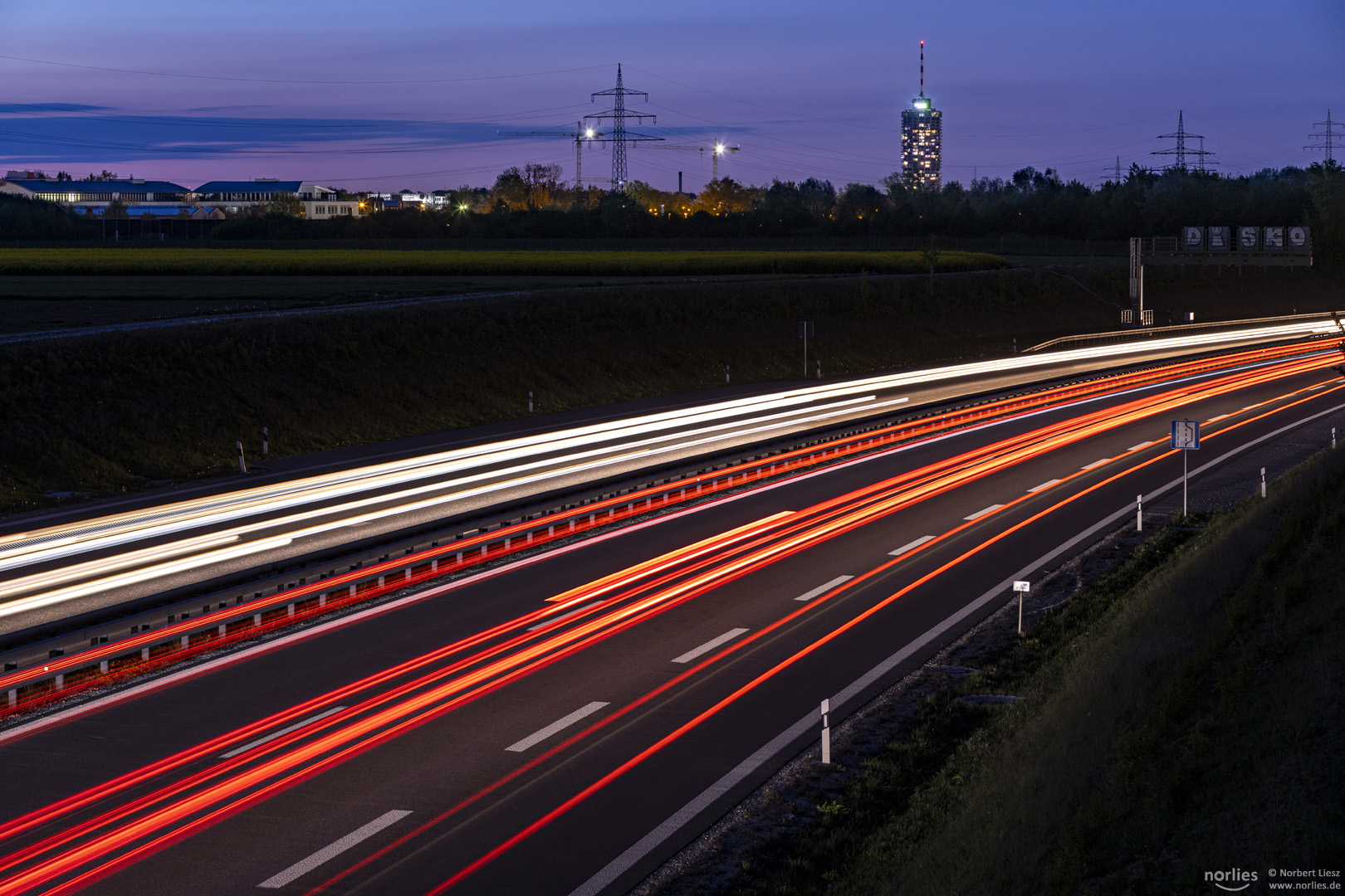 Lichtspuren der Autos nach Augsburg