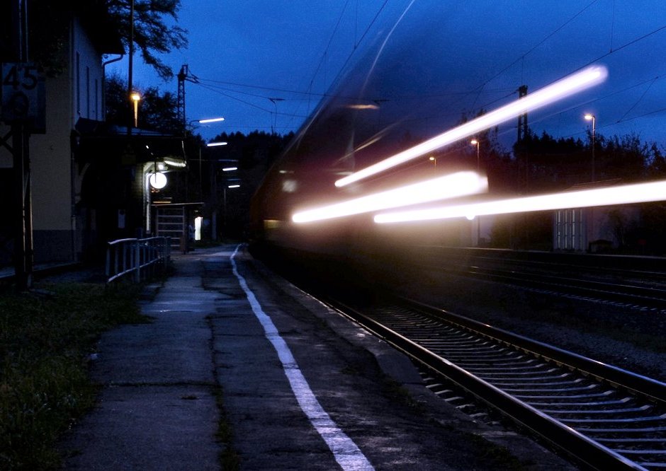 "Lichtspuren - der Tag kommt"