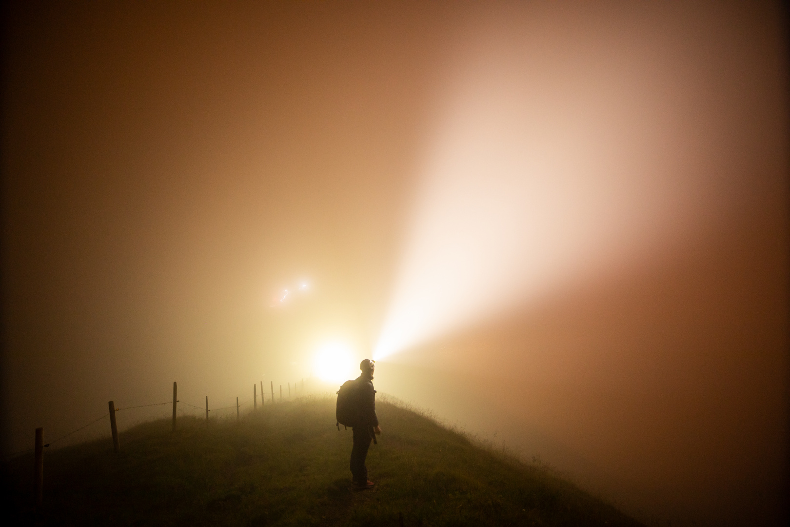 Lichtspuren im Nebel