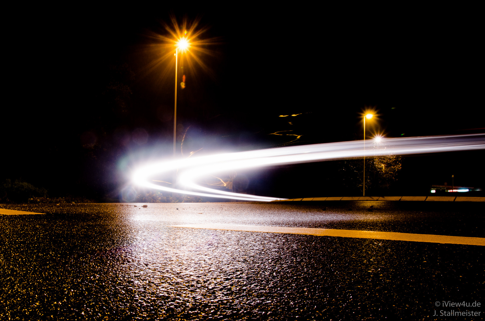 Lichtspuren in der Nacht