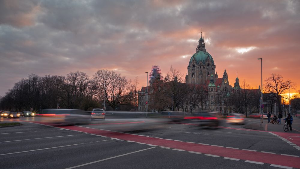 Lichtspuren vor dem Neuen Rathaus in Hannover