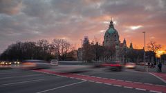 Lichtspuren vor dem Neuen Rathaus in Hannover