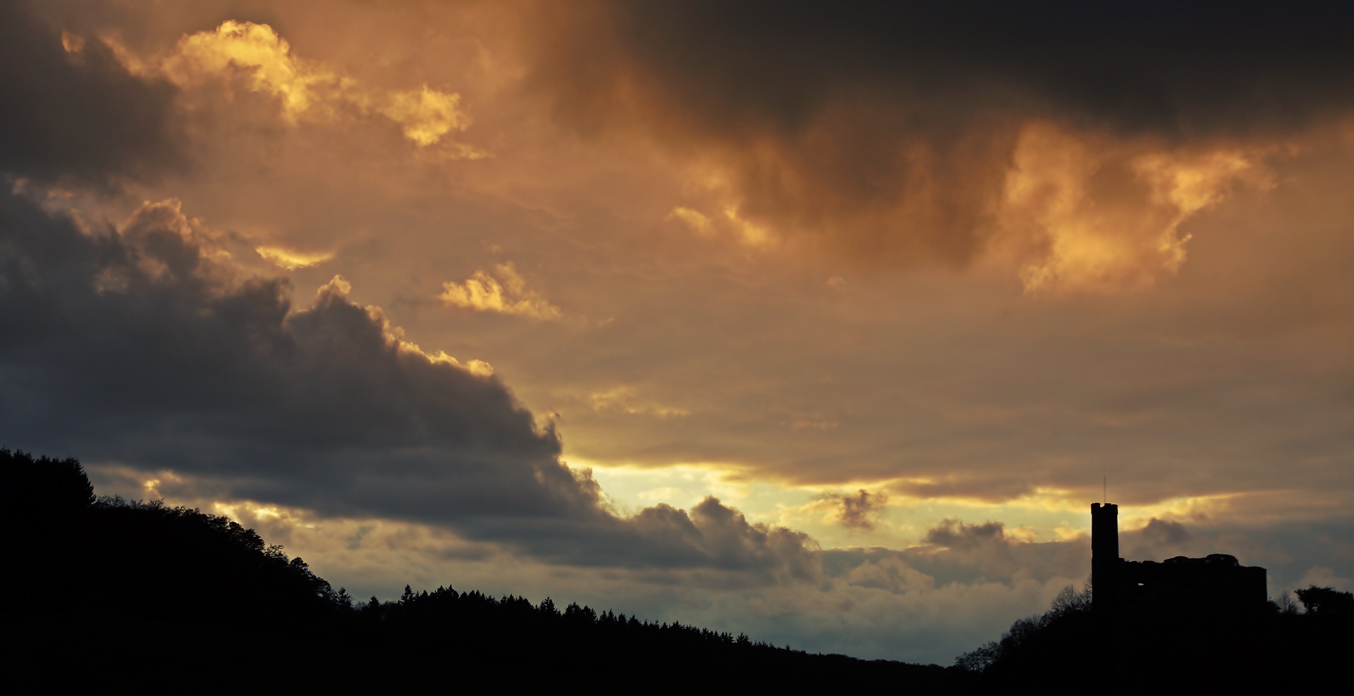 Lichtsstimmung über Burg