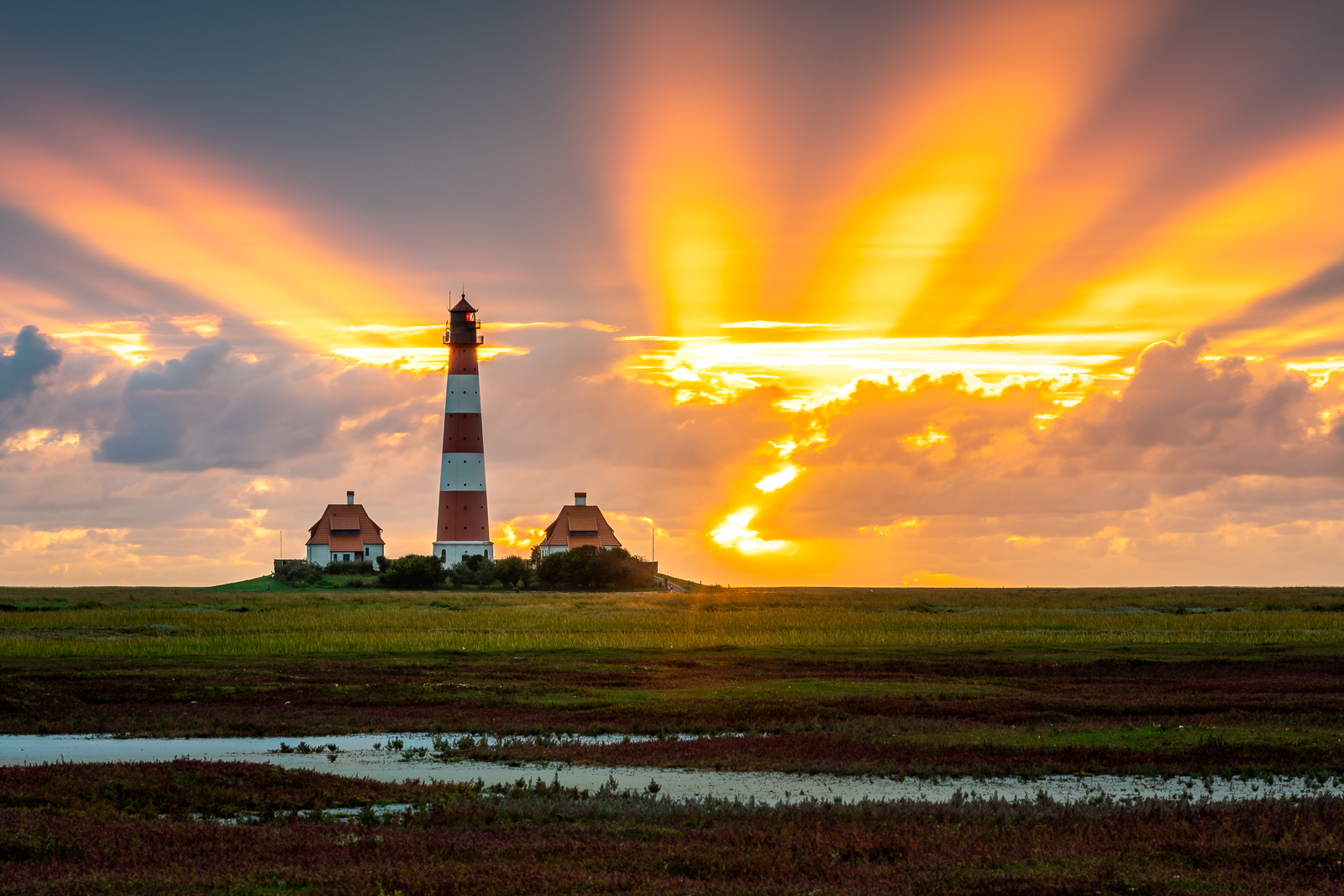 Lichtstimmung am Leuchtturm Westerheversand