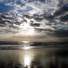 Lichtstimmung am schwarzen Strand bei Whangarei, Neuseeland