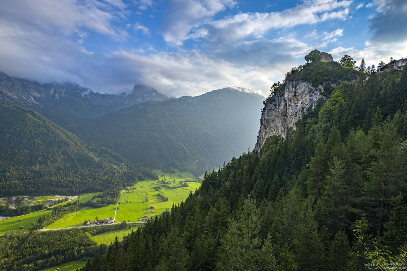 Lichtstimmung an der Burgruine Falkenstein