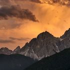 Lichtstimmung beim Sonnenuntergang nach einem Gewitter über der Dreischusterspitze.