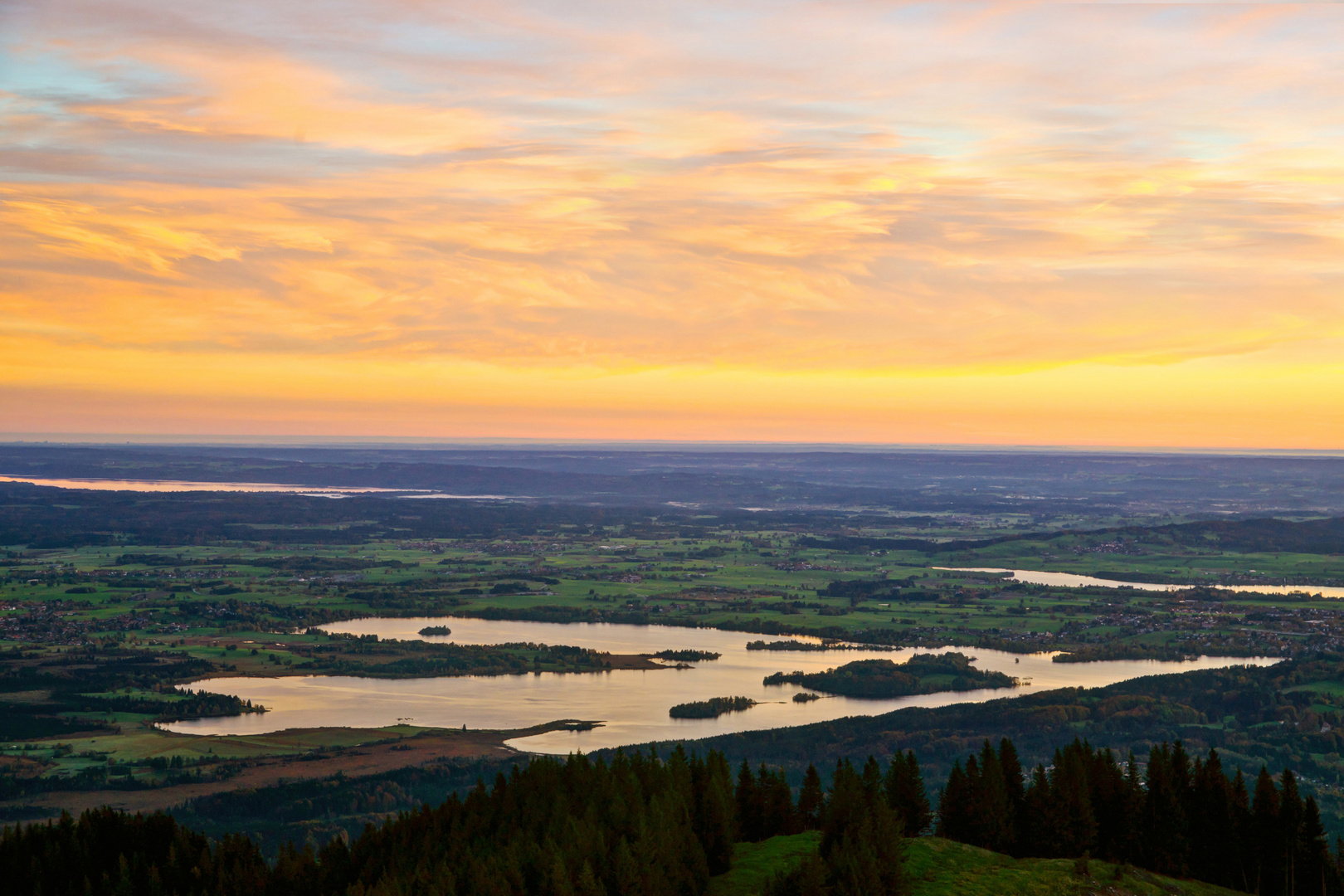 Lichtstimmung Kurz vor Sonnenaufgang-Blick auf den Murnauer Staffelsee