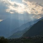 Lichtstimmung mit Berglandschaft