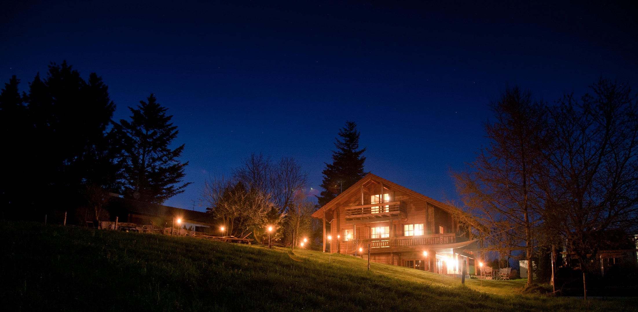 Lichtstimmung mit Fackeln - Ferienhaus am Bodensee