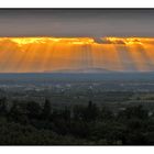 Lichtstreifen am Abendhimmel