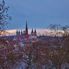 Lichtstreifen am Horizont in Würzburg.