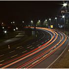 Lichtstreifen auf einer 4 Spurigen Straße