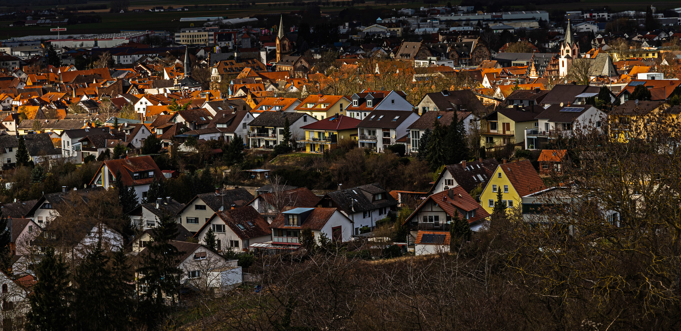 Lichtstreifen über der Stadt