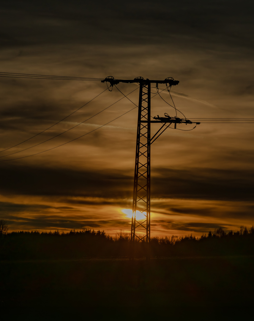 Lichtsymphonie mit Strommast