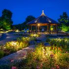 Lichtzauber am Rosenpavillon