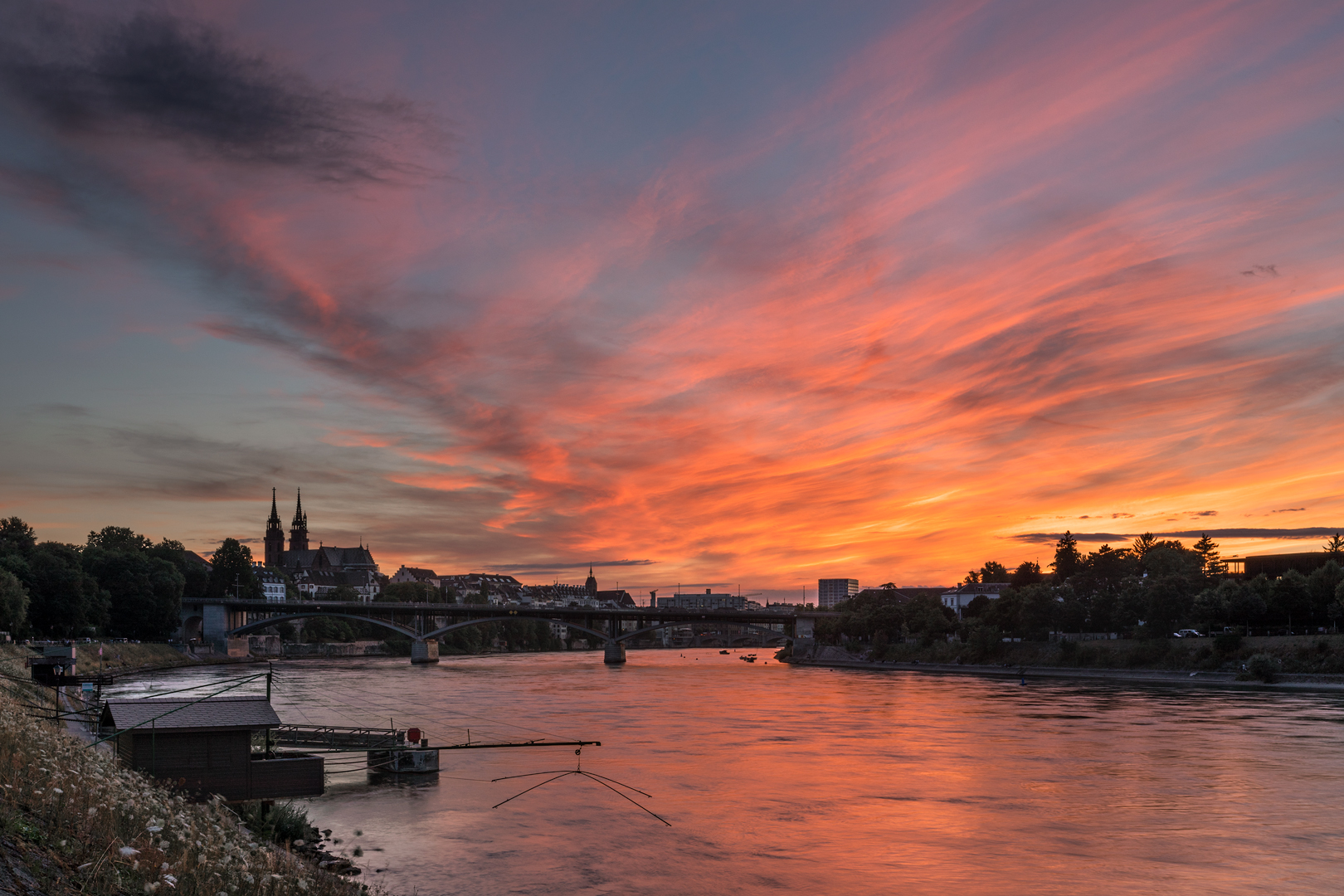 Lichtzauber über dem Rhein