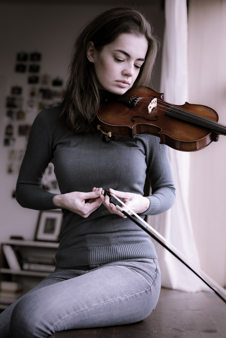 Lidia and the violin - part x of n