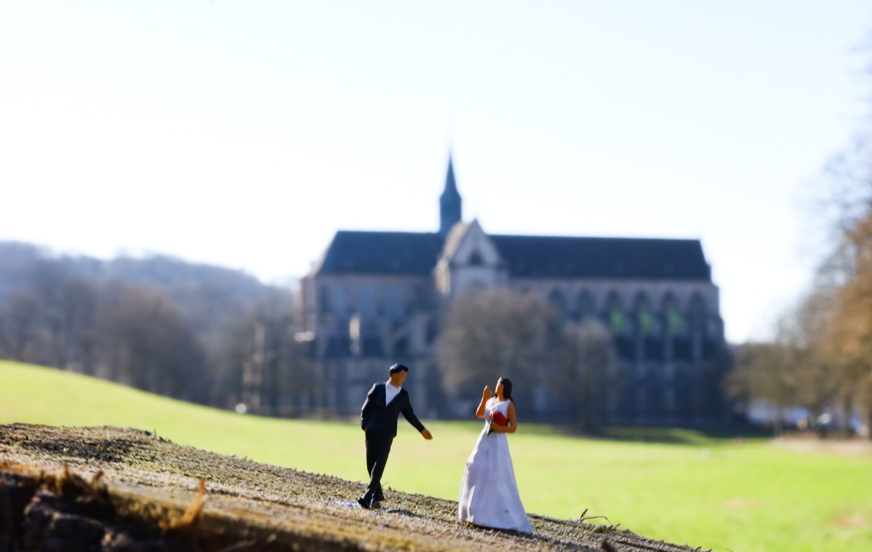 Liebe geht auf Reisen (am Altenberger Dom /2)