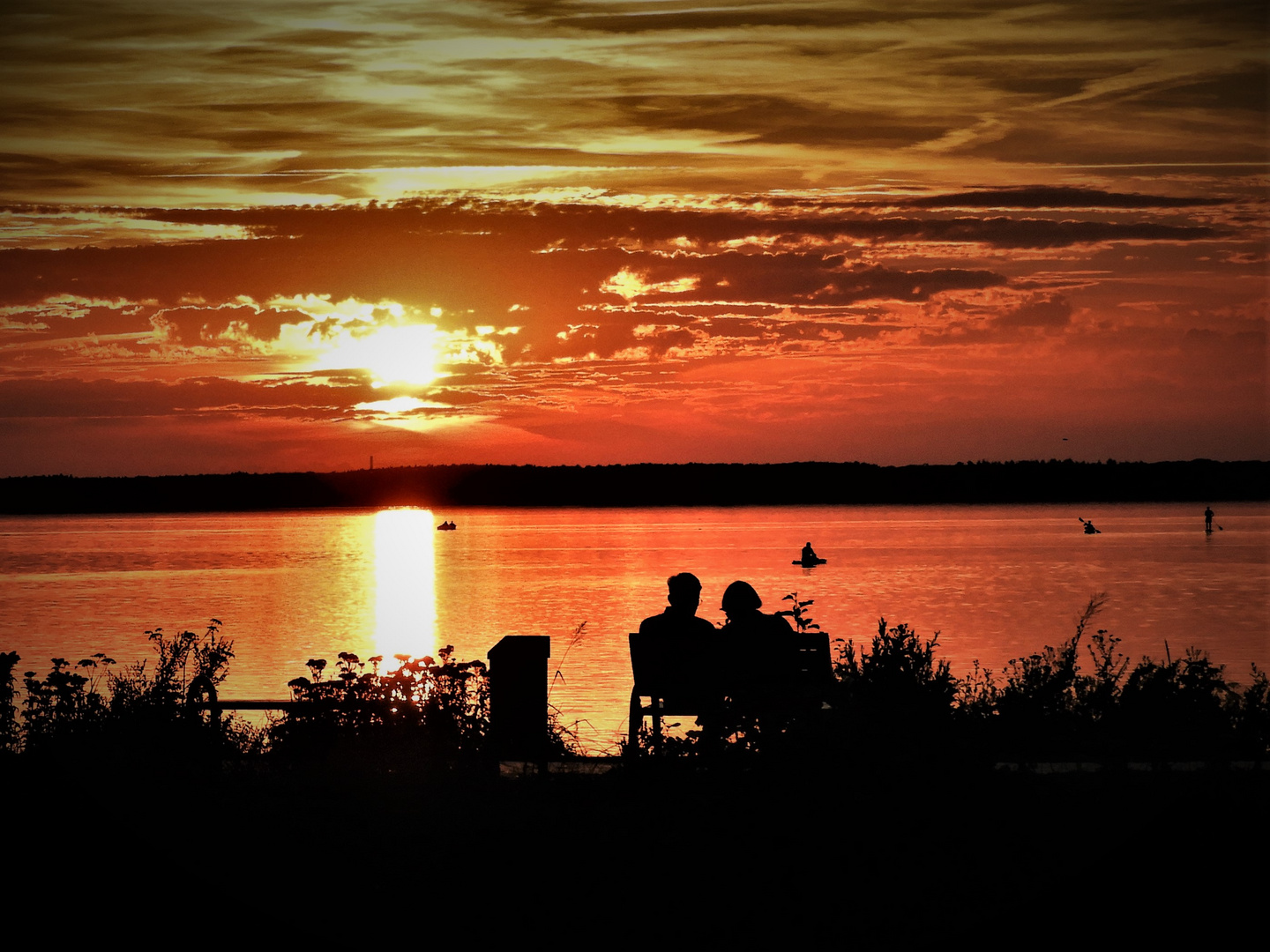 Liebe ist ..... gemeinsam auf den Sonnenuntergang zu warten.