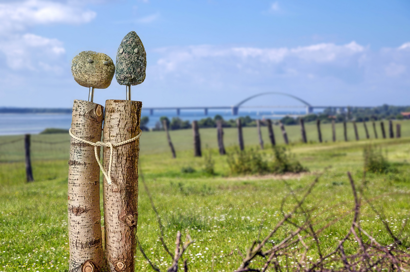 "Liebende" vor Fehmarnsundbrücke