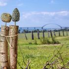 "Liebende" vor Fehmarnsundbrücke