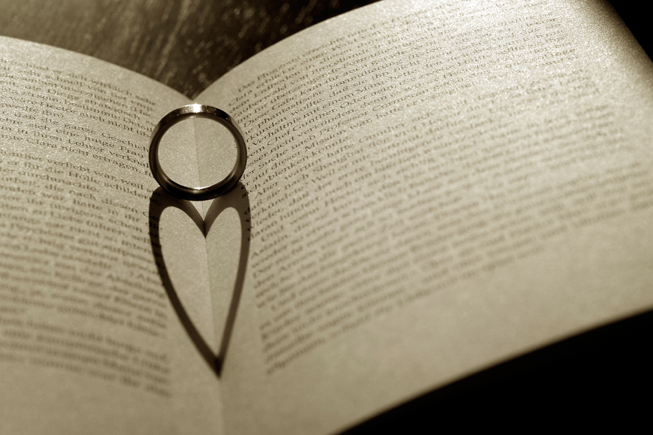 12 ANH/ÄNGER Lasst unsere Liebe wachsen /• Rosen Wei/ß mit Ring in Goldgelb /• H/ängeetiketten Geschenkanh/änger Papieranh/änger Hangtag Etiketten Gastgeschenke Hochzeit Marmelade /• 4cm rund matt